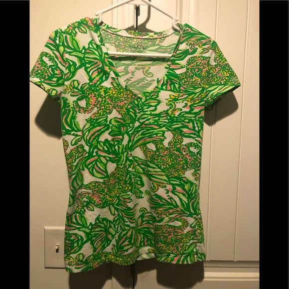 Lilly Pulitzer tshirt - Picture 1 of 3